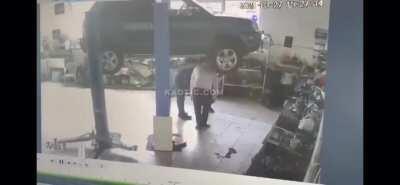 Mechanics fail to evenly distribute weight of an SUV. They raise the SUV without conducting a bump test first. They go under the vehicle with the customer and it falls! They narrowly escaped certain death with no injuries.