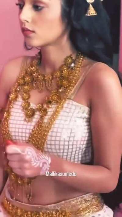 Malika singh sexy dress Closeup (HD) VIDEO