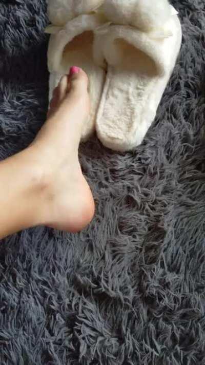 These slippers are soo comfy 😌😌