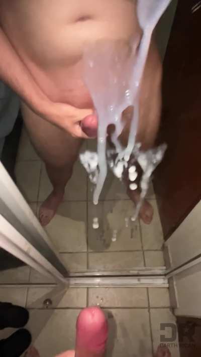 It is your duty to clean the mirror and the floor. Do it now! 