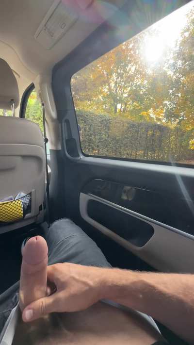 He’s taking a piss, and I’m taking a quick jerk 🍆🫢