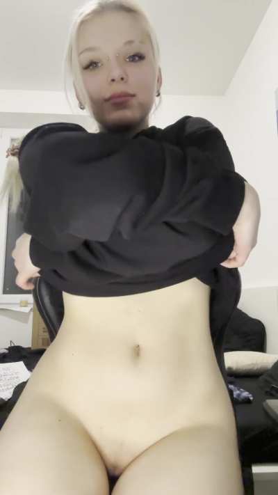 I’d love to see myself naked, but I guess the guys here wouldn’t care anyway… 🥲