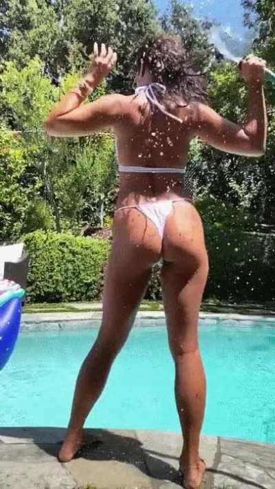 Vanessa Hudgens knows what she does to all of us 💦💦