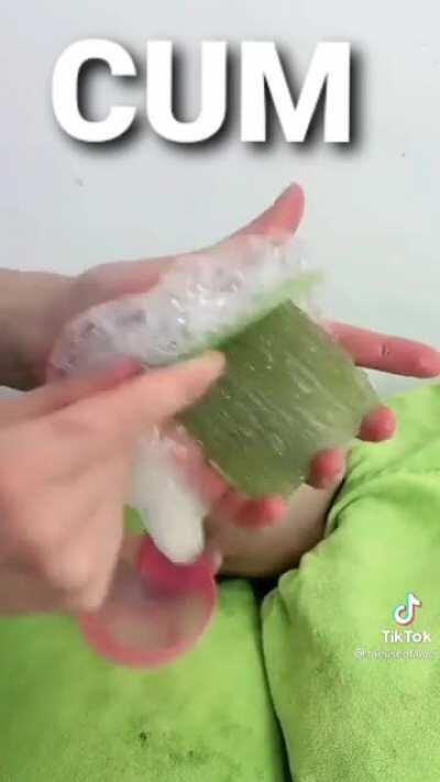 Hangi bir manyak yüzüne CUM sürülmesini ister.