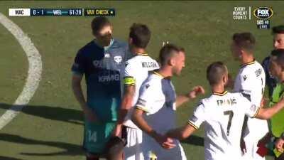 Rufer (Wellington Phoenix) red card against Macarthur FC [VAR call]