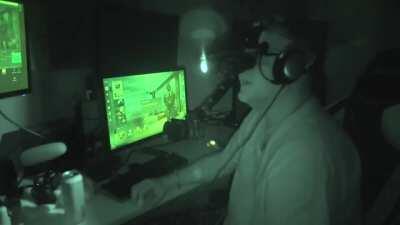 Nightvision Goggles vs Flashlight