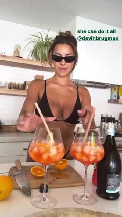 She def made sure there was underboob for this 😅