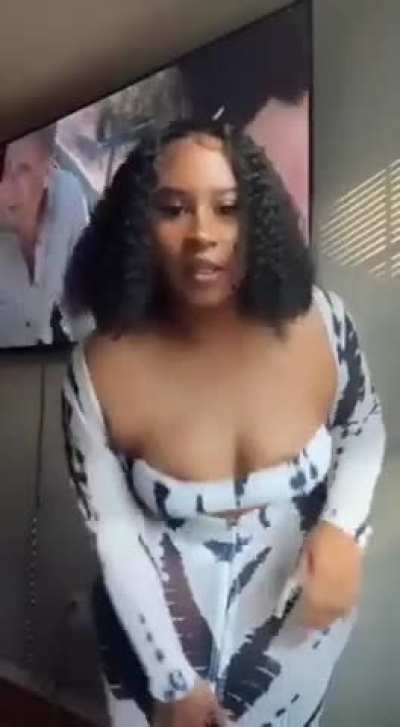 curvy aunty