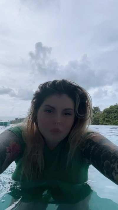 Born udder a lucky star with these boobs