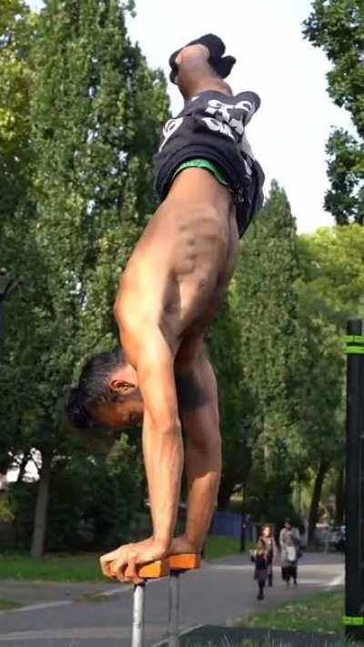 Straddle Press to One Arm Flag #PoweredbyPlants