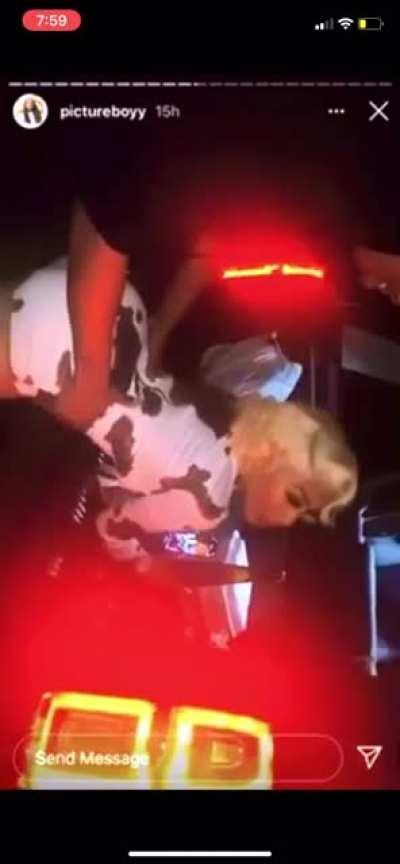 She throwin it back 💦