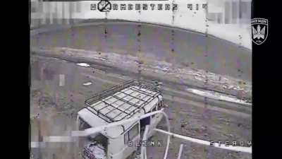 Magyar drone plays catch with two Russian soldiers