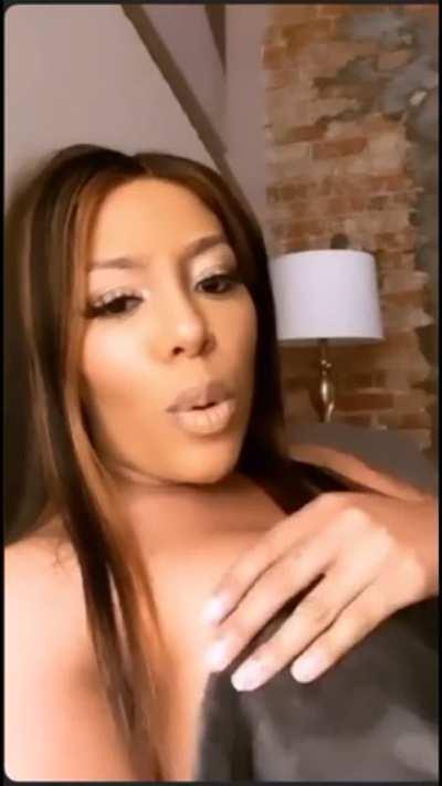 K Michelle showing her pretty titty