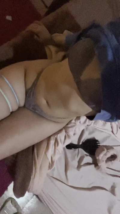 Say hello if you would fuck me in my hot, tight pussy👄💦