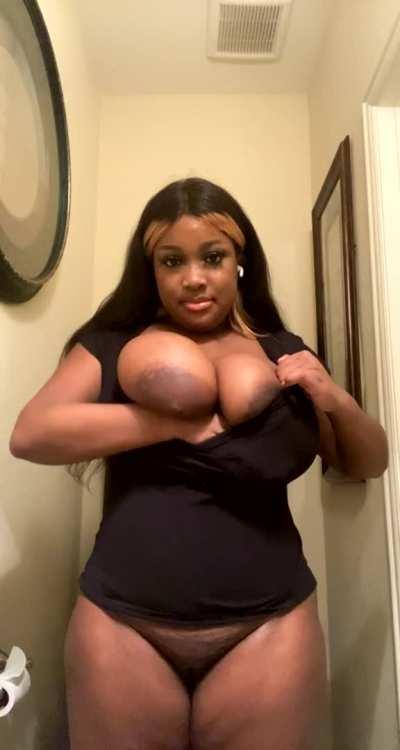 Taking my tits out before you come fuck my pussy ☺️