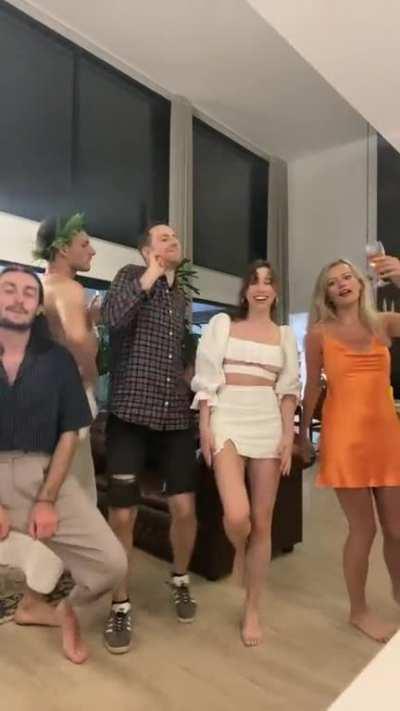 Just focus on Sarah, you can thank me later 👍🏻