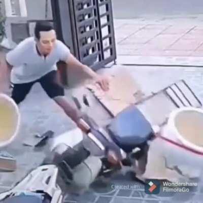 Transporting pots on your motorcycle