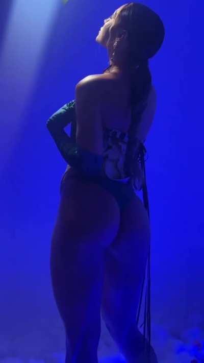 pretty with a ponytail 2