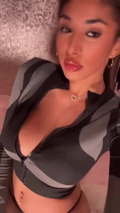 Naomi Ansell - She is perfect