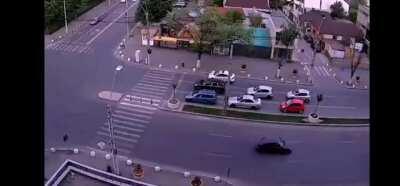 Idiot tried to drift and got caught by drifter cop.