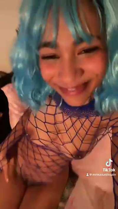 Blue wig and fishnets was a hot combo🫣