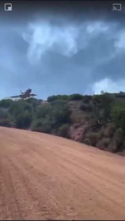 Super low firefighting plane