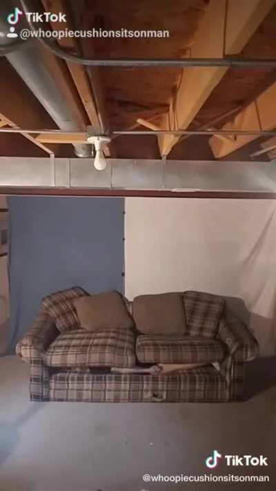 Reverse whoopie cushion (TikTok/ @whoopiecushionsitsonman)