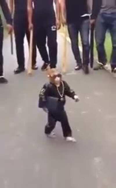 muquinha depois de lançar o escanteio