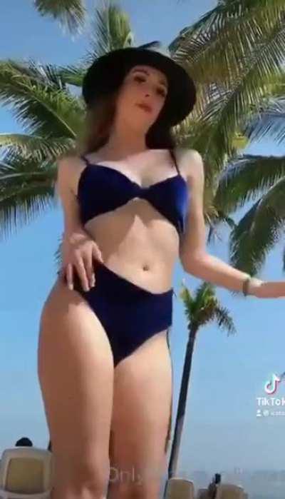 Como se antojan esas nalguitas!...👅👅👅