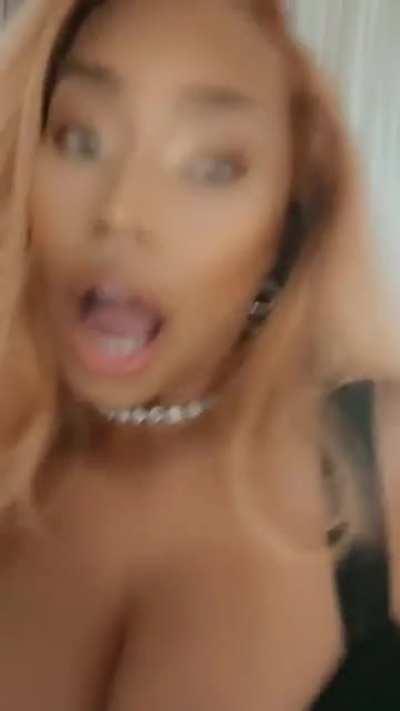 Flaunting her big tittys