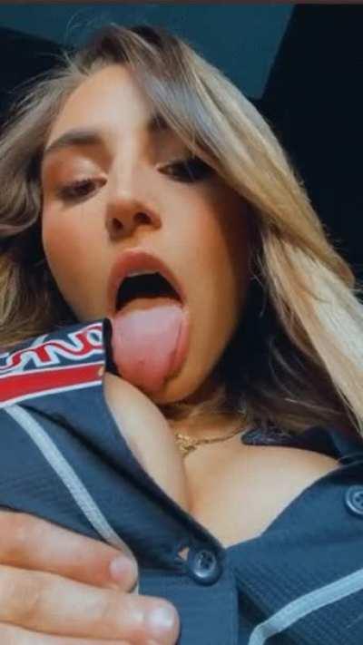 Licking those boobs 🤤
