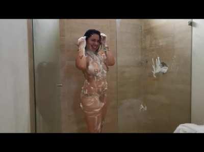 VANEYOGANUDE FOAMY SHOWER” Nude art