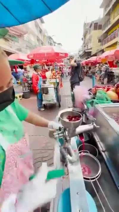 Street production of pomegranate juice.