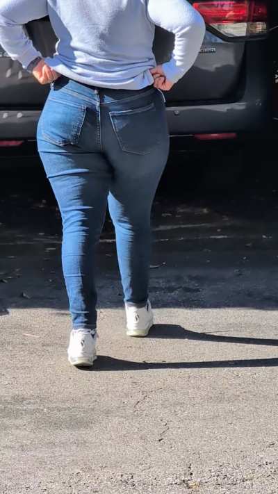 First time showing my big butt here