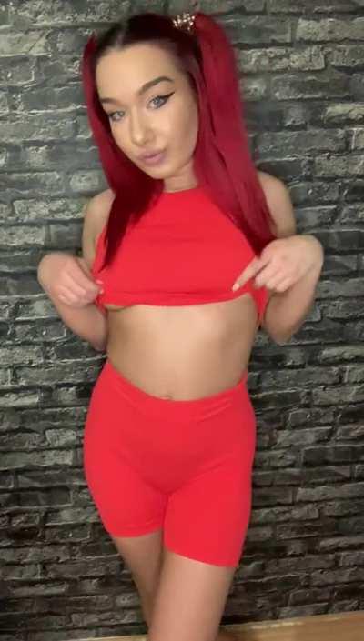 Slide into my naughty world and let me fulfill all your fantasies ;) I am available for hot sext sessions, dickrates, customs and much more ;) Let's have some fun babe :p I play with my dildo as if it s your marvellous dick :D