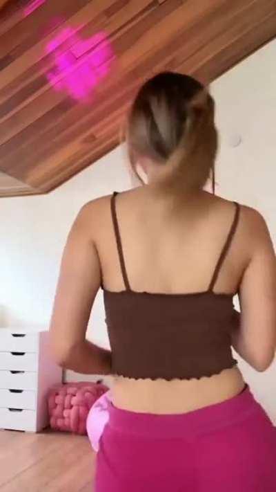 Brianda Deyanara 🍑