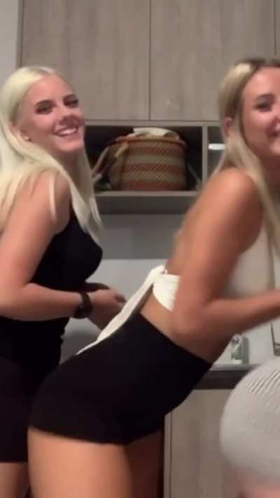 Sexy Blonde Booty Shaking on Tiktok (Reup)
