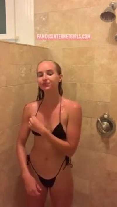 CarolineZalog.ShowerPatreonLeak.CamPorn