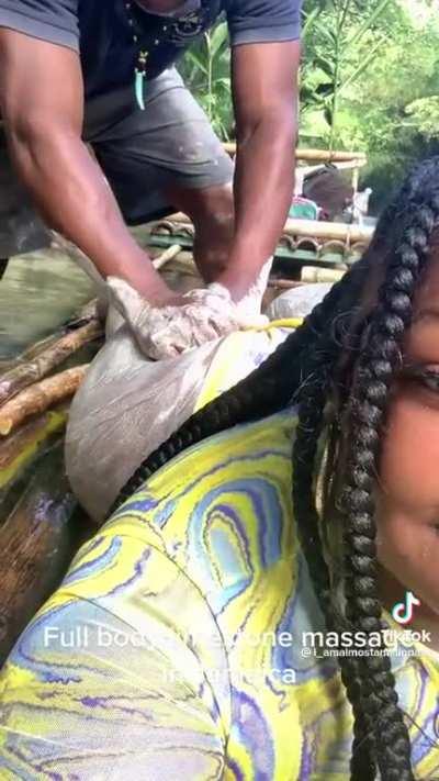 (I_amalmostamillinaire) Thicc black girl gets a massage