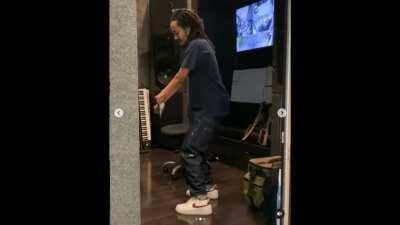 Oh so this how we supposed to vibe to EAST?