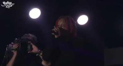 Trippie Redd performing ‘Fuck Love’ in memory of X at Rolling Loud (@/eliasvro on Twitter)