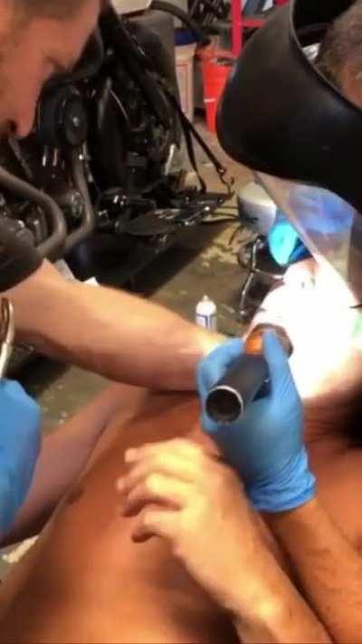 Local mechanic pulls tooth for friend with no insurance!🦷😫