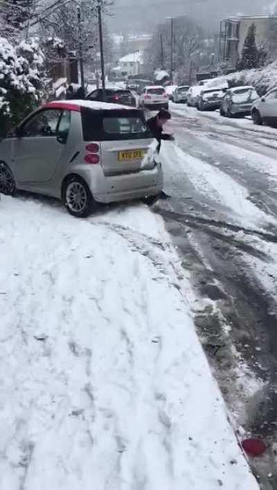 How Londoners Drive in the Snow