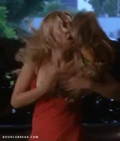 Scarlett Johansson's jiggling jumbo jubblies