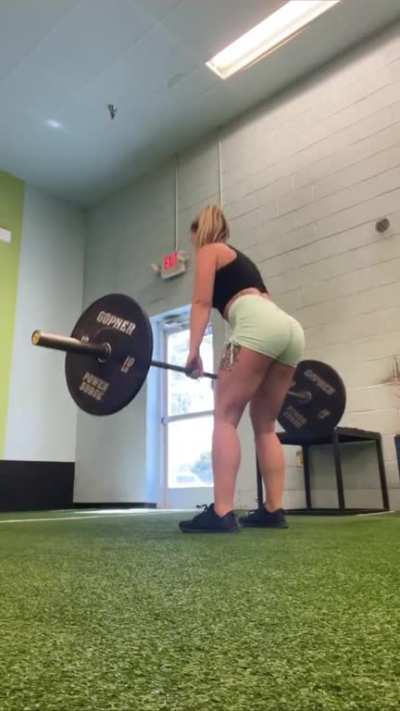 Yoga shorts deadlifts