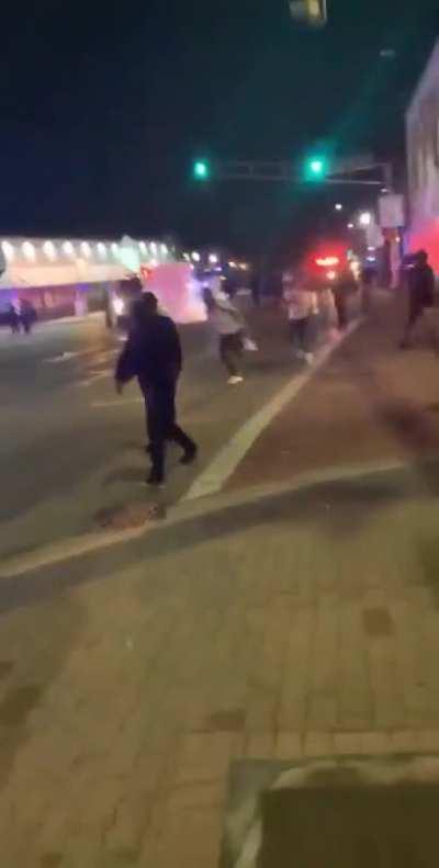 Rioters throw explosives at police - Chicago