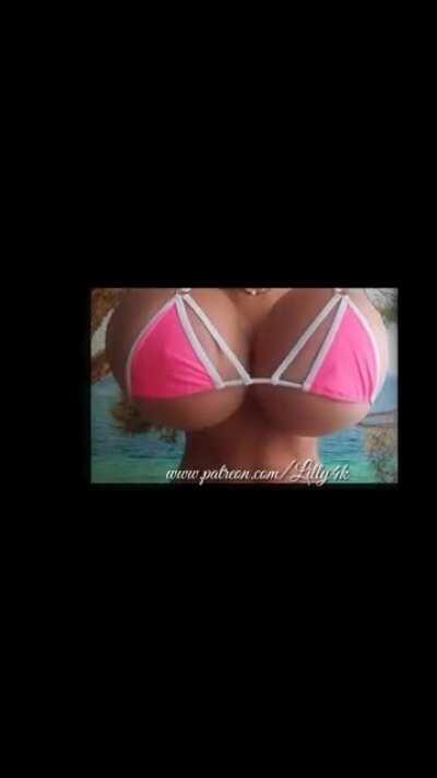 @Lilly4k 6,200cc saline expander breast implants. Do you think her bikini fits or she needs a different size?