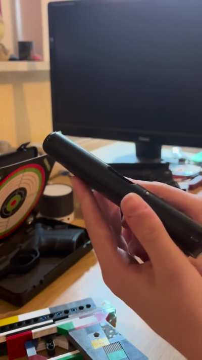 Browning M1910 (compared to a real 1910)