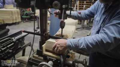 How a wheelwright builds a wooden wheel (sans hub)