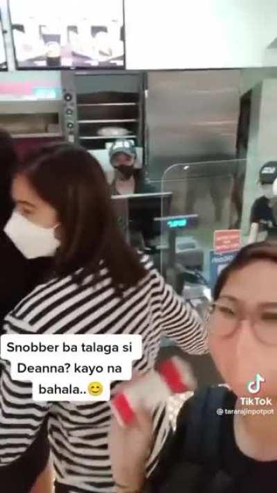 Hindi ba kayang magbigay ng privacy ng mga fans?